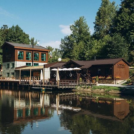 Hotel Vodnik Vimperk Bagian luar foto