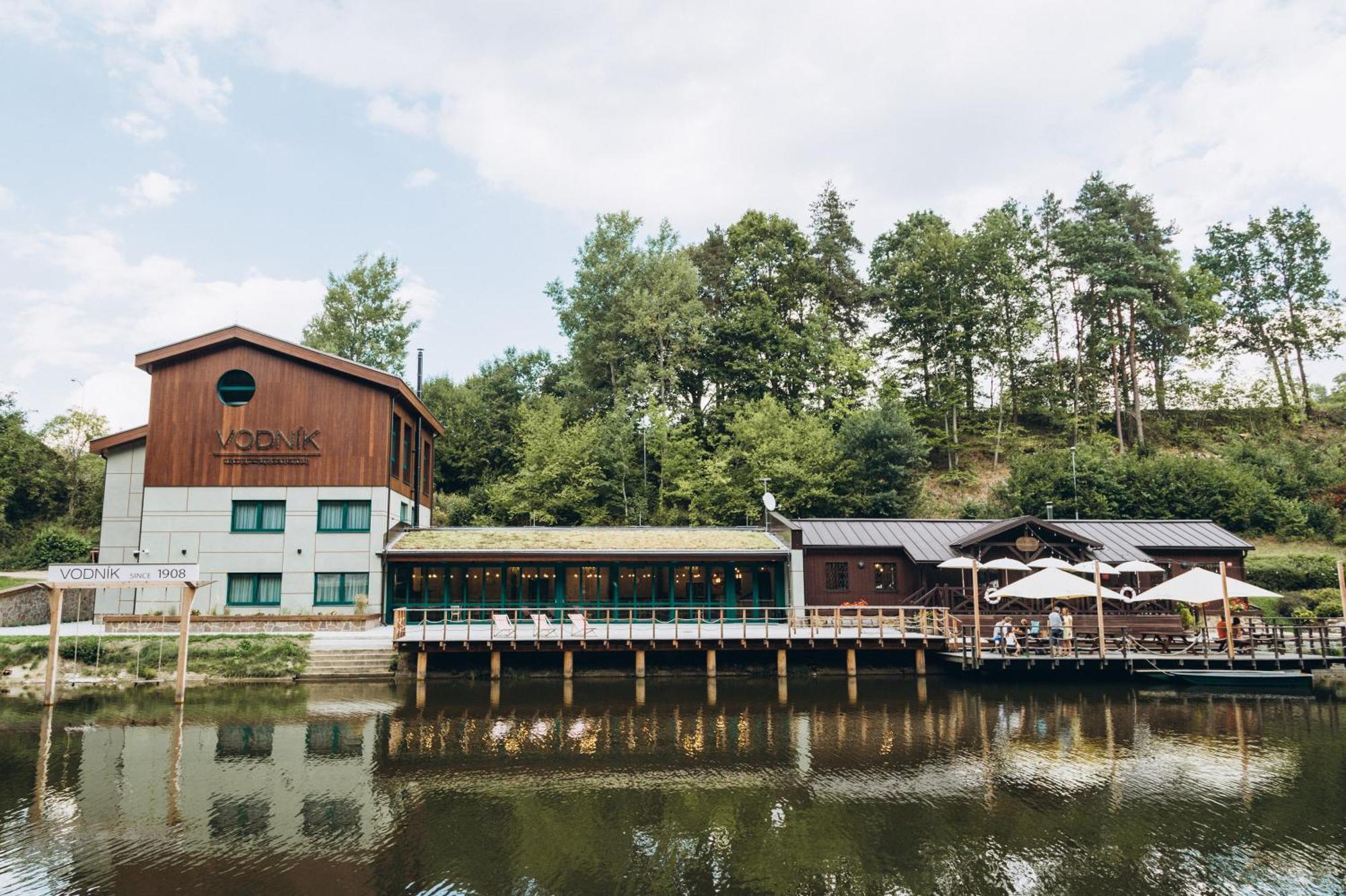 Hotel Vodnik Vimperk Bagian luar foto