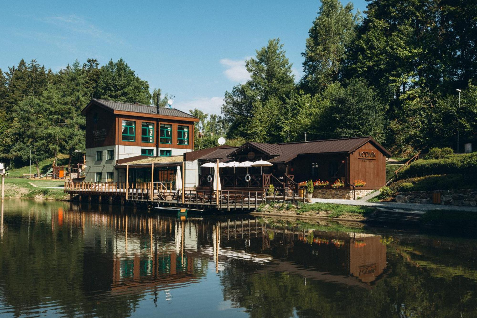 Hotel Vodnik Vimperk Bagian luar foto